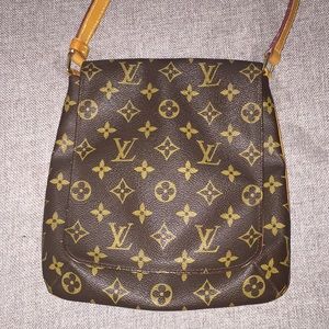 100% Authentic Louis Vuitton Messenger Bag